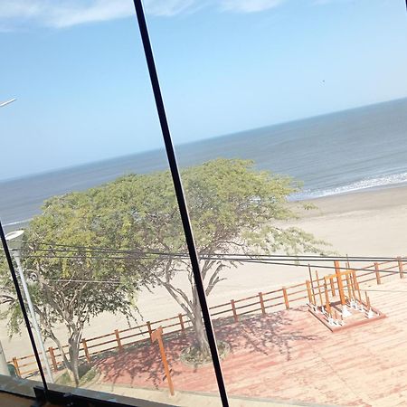 Hospedaje Restaurante El Hombre Puerto Chicama Bagian luar foto