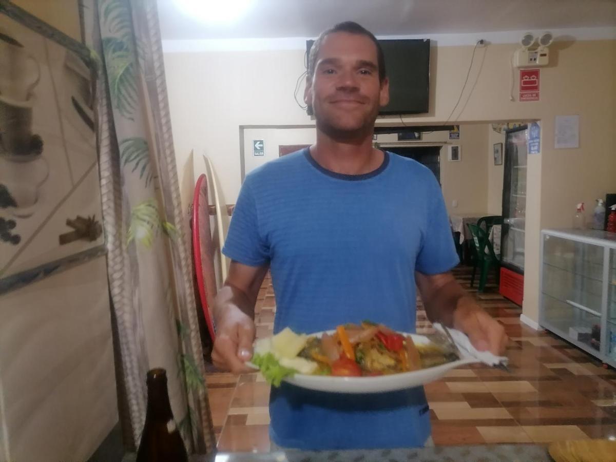 Hospedaje Restaurante El Hombre Puerto Chicama Bagian luar foto
