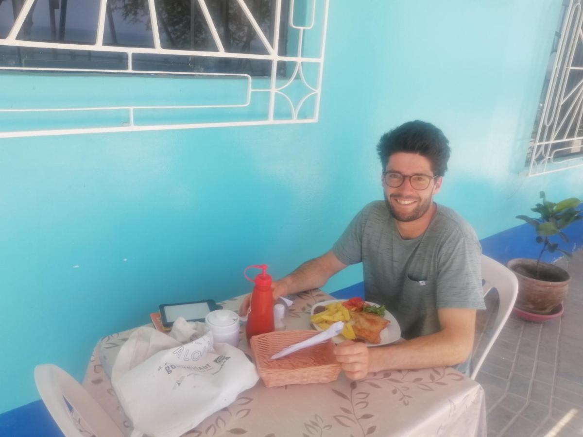 Hospedaje Restaurante El Hombre Puerto Chicama Bagian luar foto