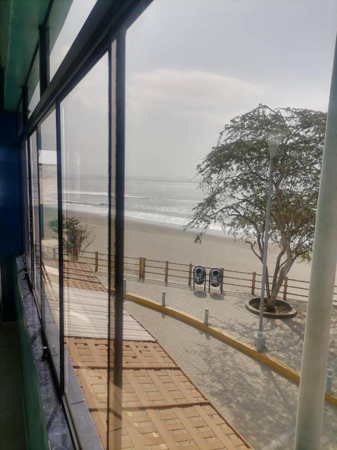 Hospedaje Restaurante El Hombre Puerto Chicama Bagian luar foto