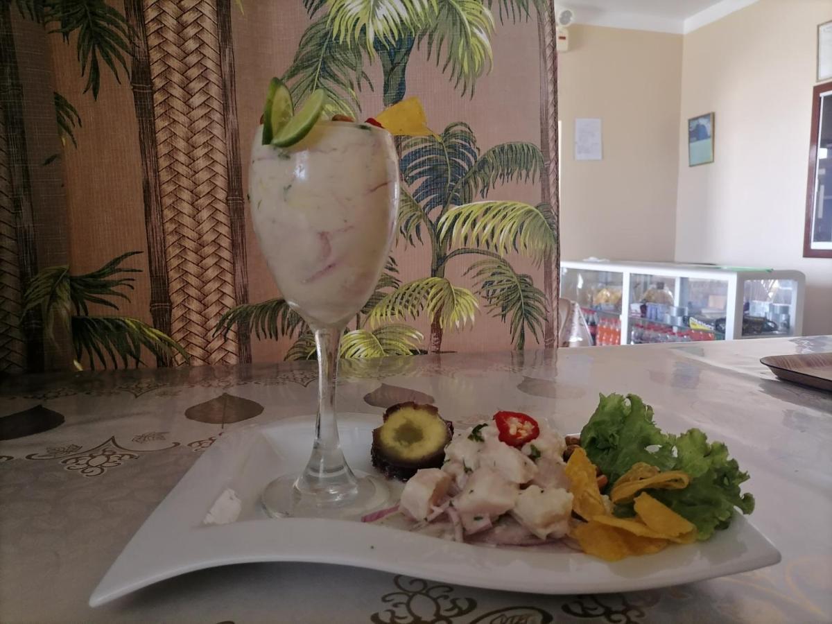 Hospedaje Restaurante El Hombre Puerto Chicama Bagian luar foto