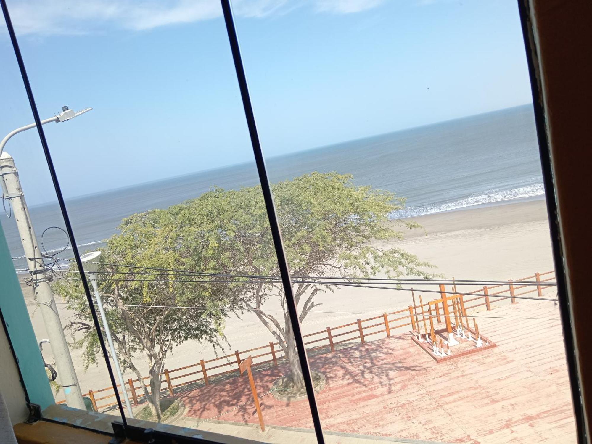 Hospedaje Restaurante El Hombre Puerto Chicama Bagian luar foto