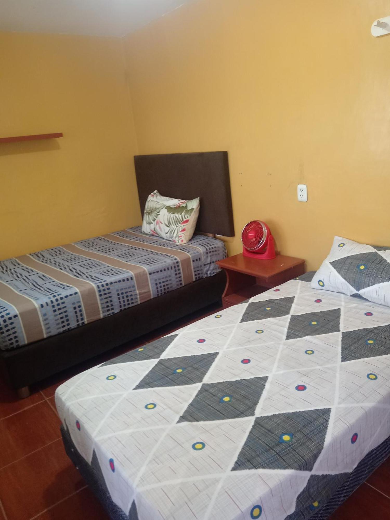 Hospedaje Restaurante El Hombre Puerto Chicama Bagian luar foto